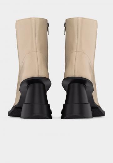 Высокие сапоги