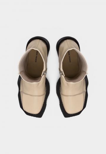 Высокие сапоги