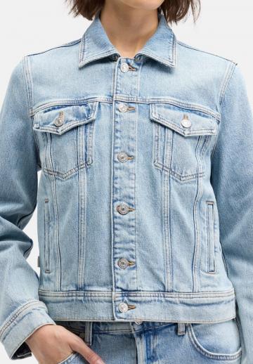 Джинсовая куртка