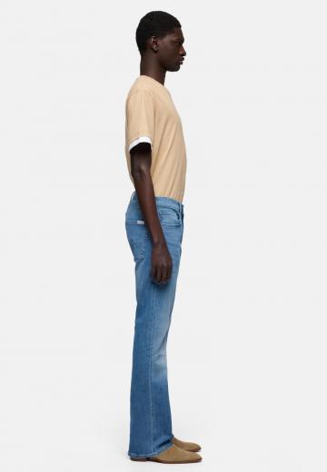 Клешеные джинсы