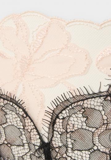 Трусы на бедрах