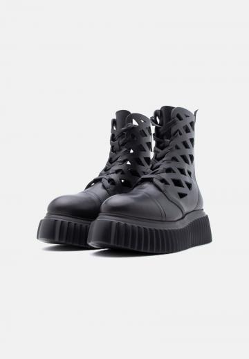 Сапожки на танкетке