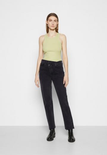 Джинсы бойфренда