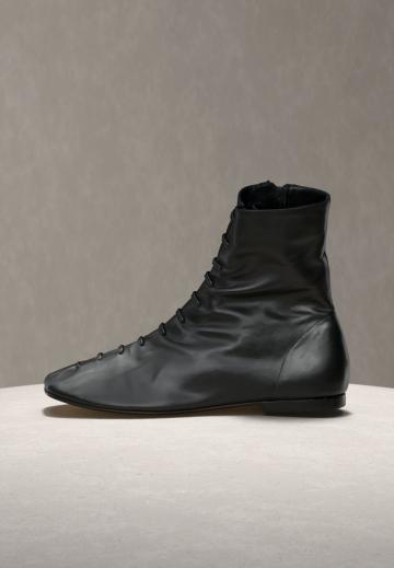 Ботинки на шнуровке