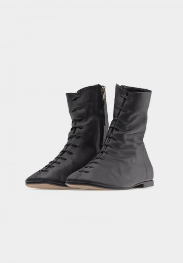 Ботинки на шнуровке