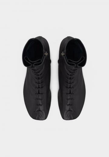 Ботинки на шнуровке