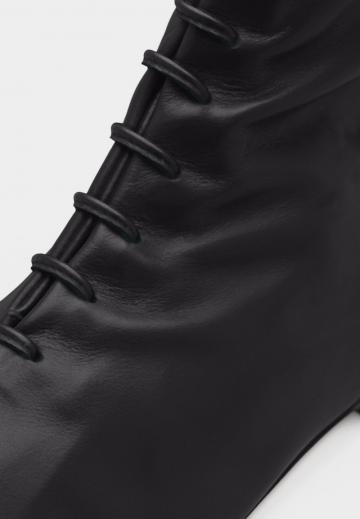 Ботинки на шнуровке