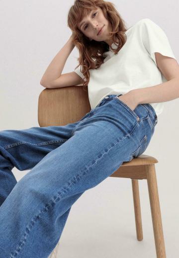 Клешеные джинсы