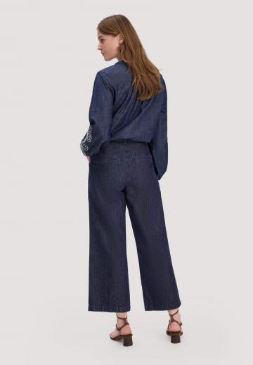 Короткие джинсы