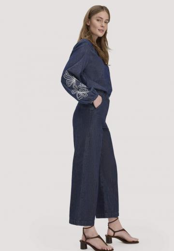 Короткие джинсы