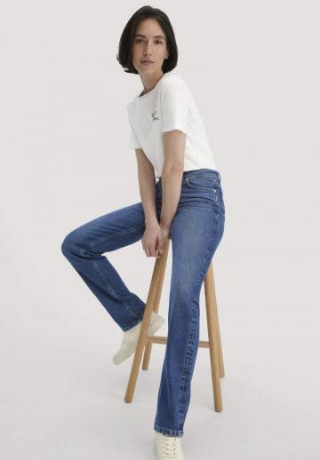 Прямые джинсы