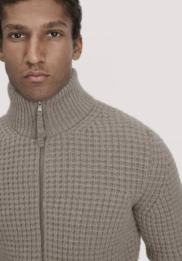 Вязаная кофта