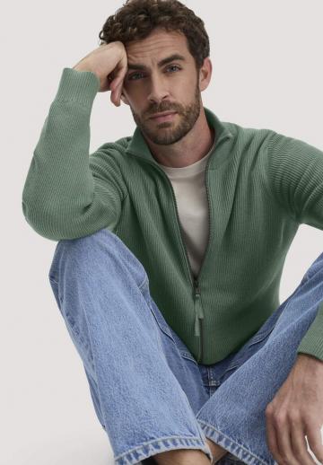 Вязаная кофта