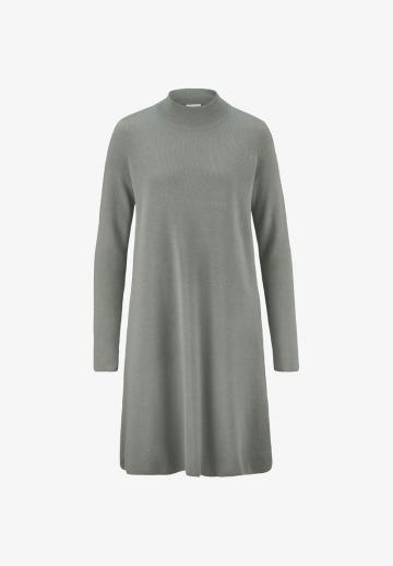 Вязаное платье