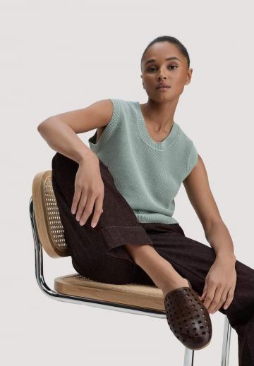 Пуловер без рукавов