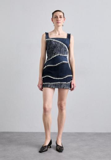 Джинсовый комбинезон