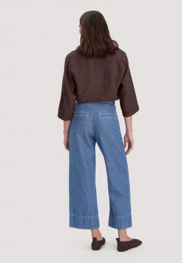 Короткие джинсы