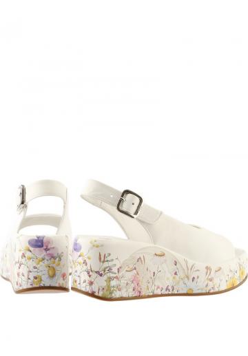 Босоножки на танкетке