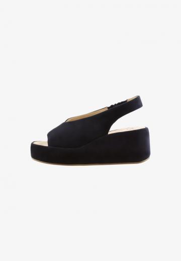 Босоножки на танкетке