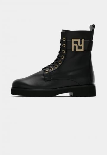 Ботинки на шнуровке