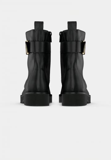 Ботинки на шнуровке