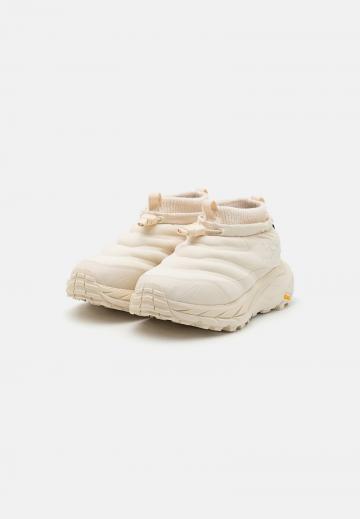 Походные ботинки