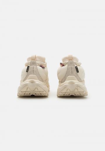 Походные ботинки