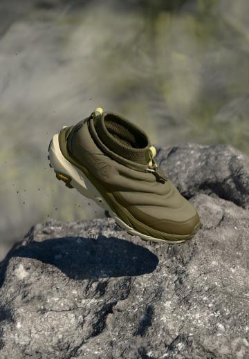 Походные кроссовки