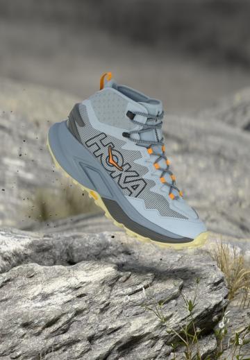 Походные кроссовки