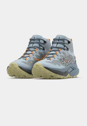 Походные кроссовки