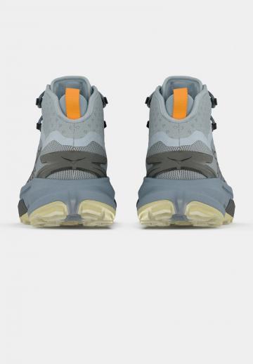 Походные кроссовки