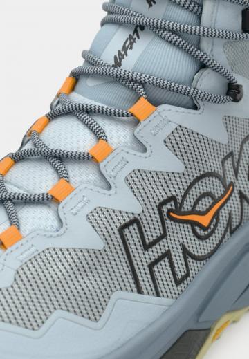 Походные кроссовки