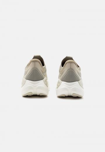 Беговые кроссовки