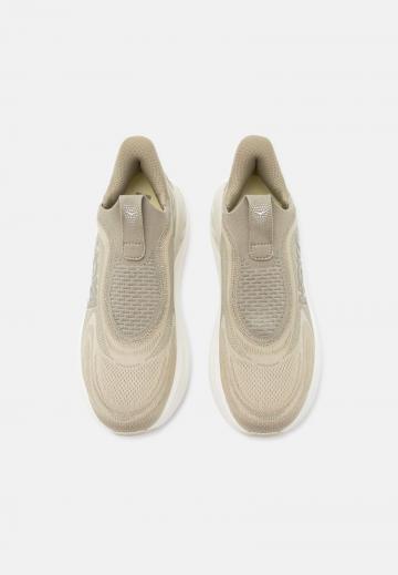 Беговые кроссовки