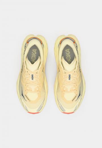 Беговые кроссовки