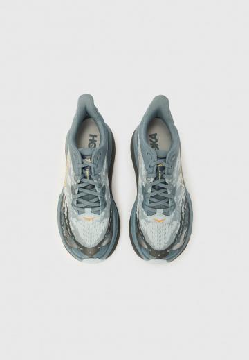 Беговые кроссовки