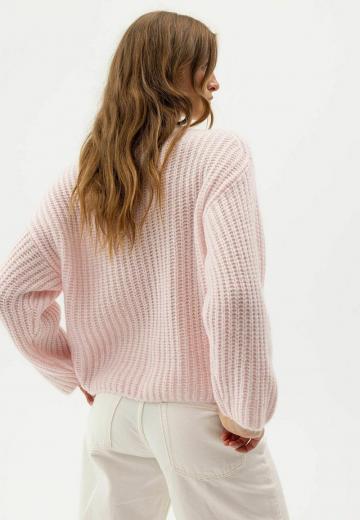 Пуловер в полоску