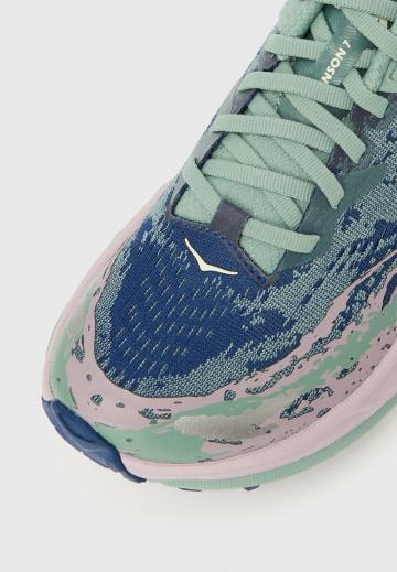 Беговые кроссовки