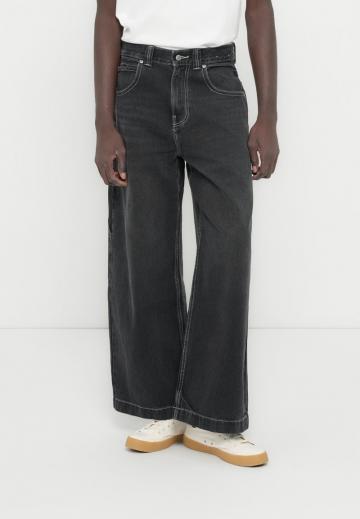 Свободные джинсы
