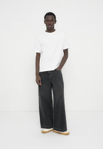 Свободные джинсы