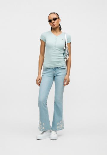 Клешеные джинсы