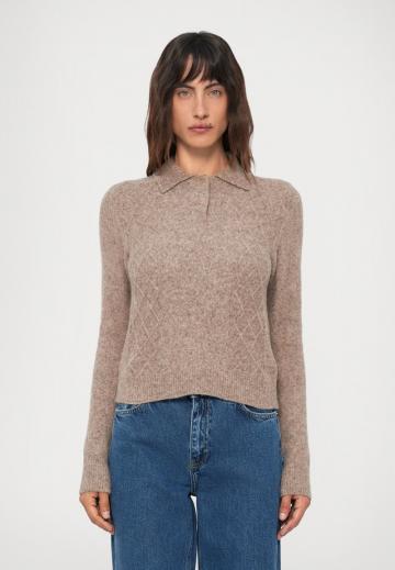 Пуловер с воротником поло