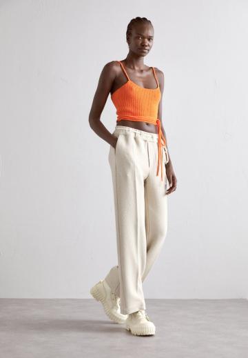 Топ на бретельках