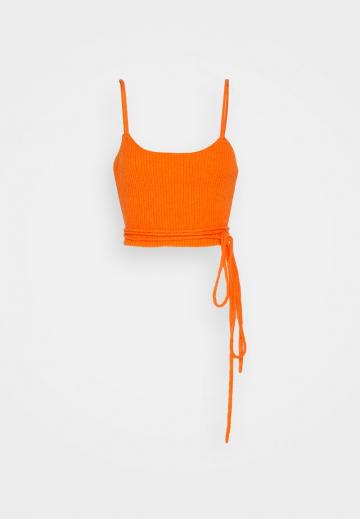 Топ на бретельках