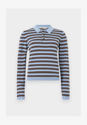 Пуловер в полоску