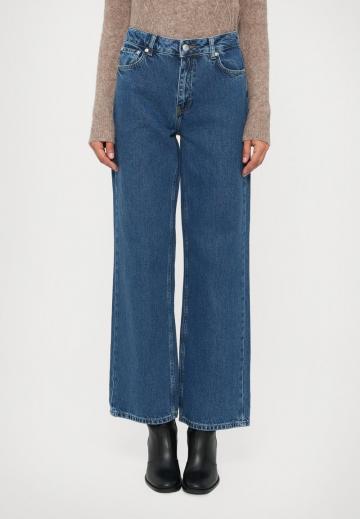 Джинсы бойфренда