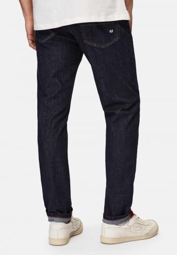 Узкие джинсы