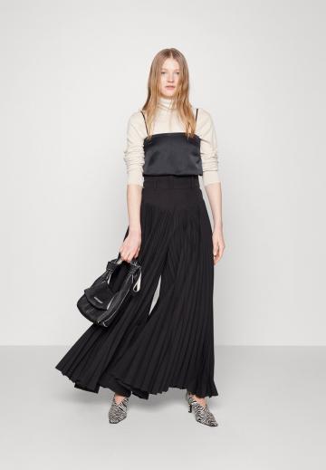 Топ на бретельках