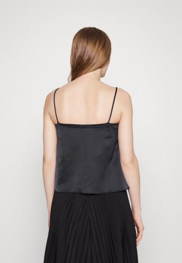 Топ на бретельках