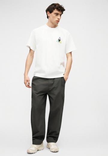 Брюки с накладными карманами